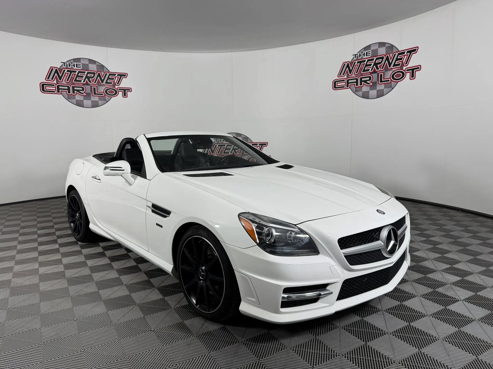 Used 2015 Mercedes-Benz SLK 250 image 16