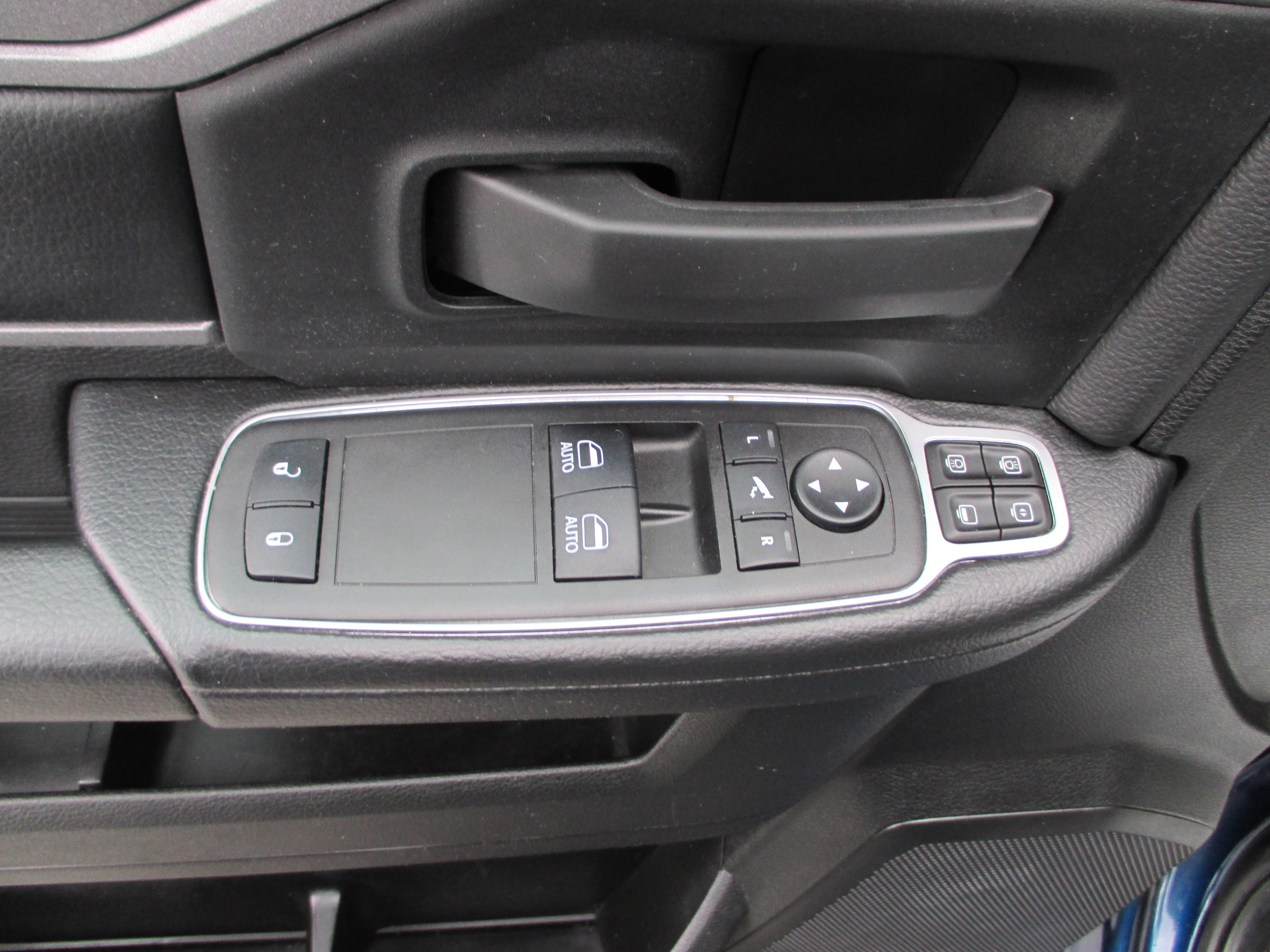 Used 2024 RAM 2500 Tradesman w/ Chrome Appearance Group AWD/4WD image 10