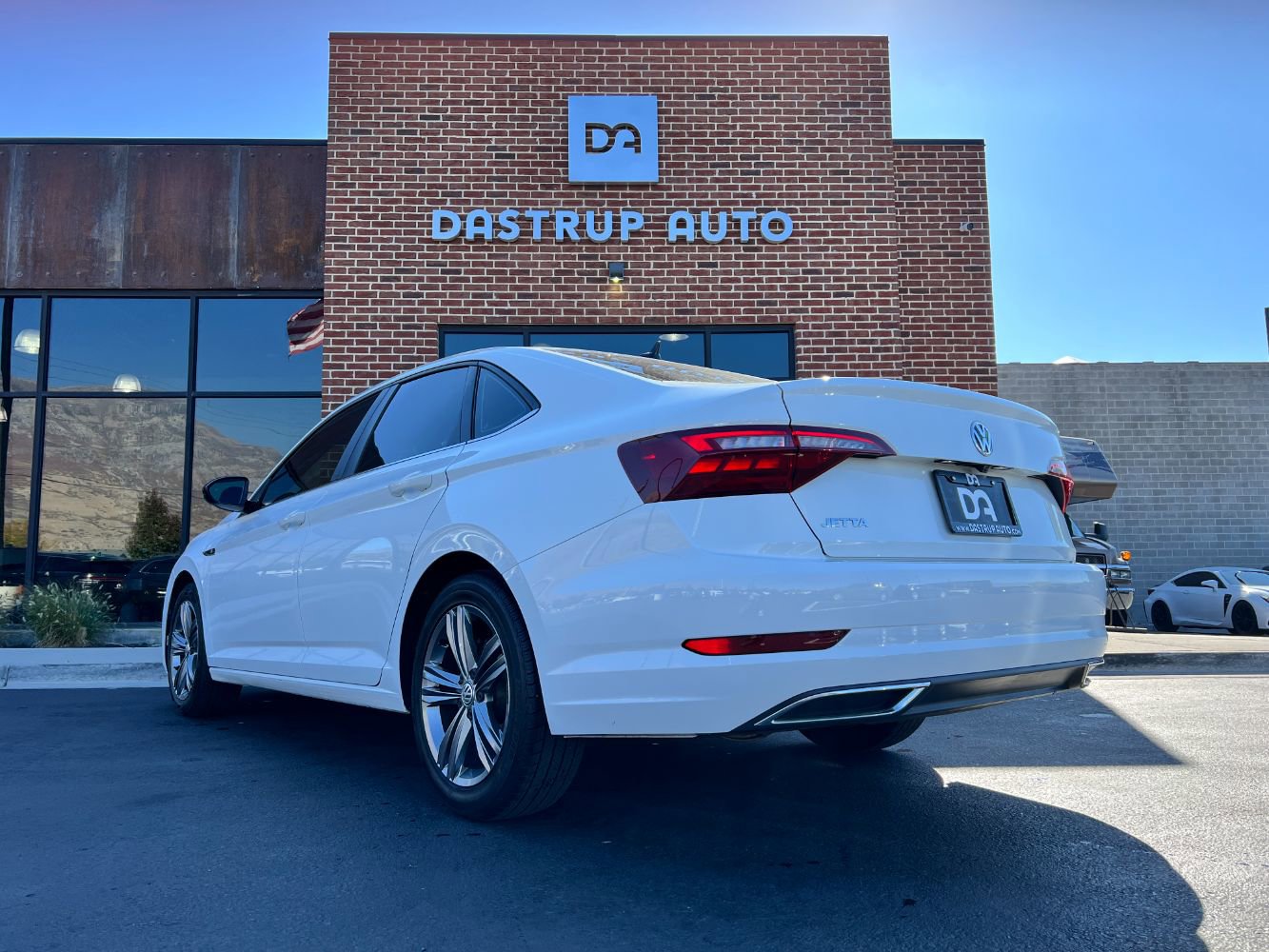 Used 2021 Volkswagen Jetta R-Line w/ R-Line Cold Weather Package image 4