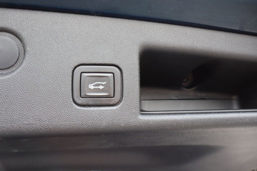 Used 2019 Chevrolet Equinox LT w/ Driver Convenience Package FWD image 23