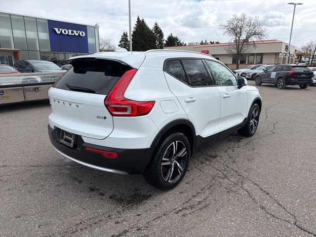 Used 2023 Volvo XC40 B5 Core w/ Convenience Package image 4