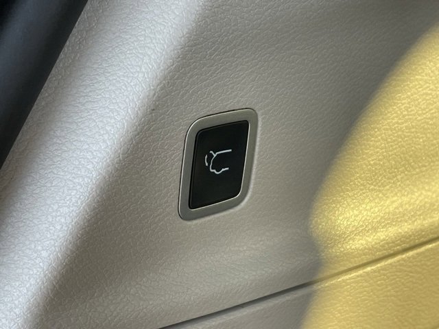 Certified 2024 Chrysler Pacifica Touring-L image 8