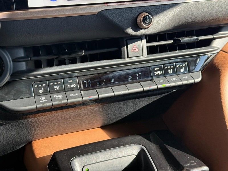 Used 2026 Toyota Crown Signia w/ Advanced Technology Package image 25