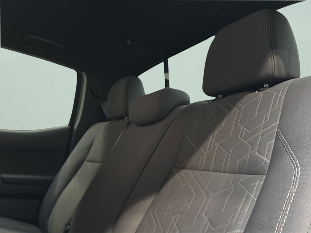 Used 2019 Toyota Tacoma TRD Off-Road w/ Technology Package AWD/4WD image 15