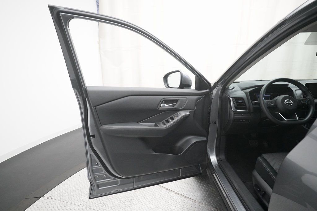 Certified 2024 Nissan Rogue SV image 29