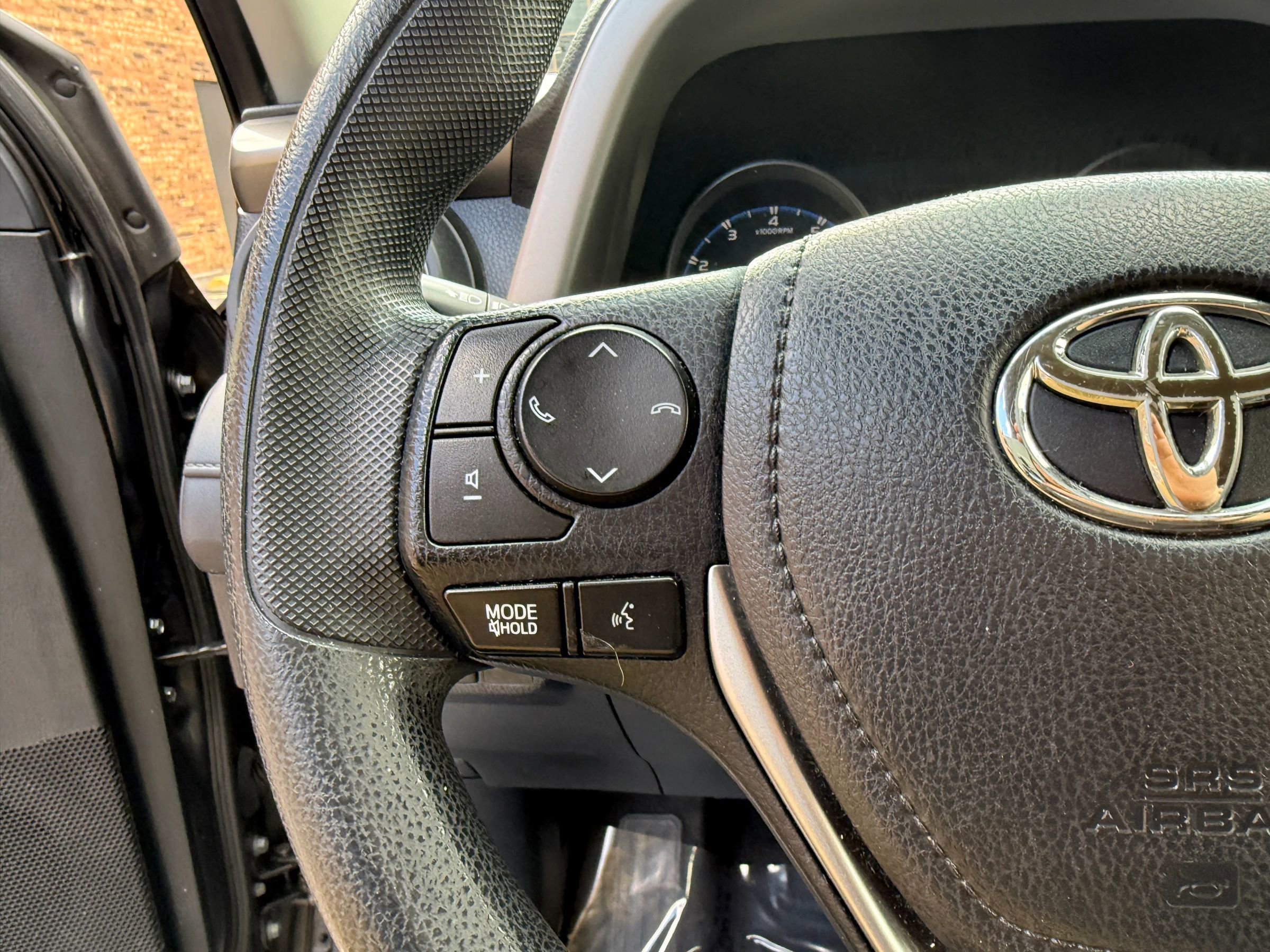 Used 2017 Toyota RAV4 LE FWD image 22