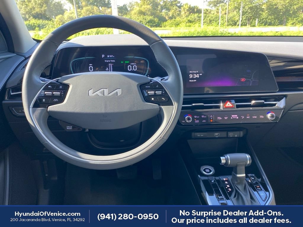 Used 2023 Kia Niro EX FWD image 2