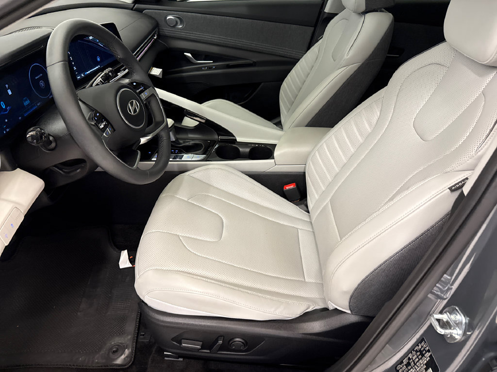 Used 2026 Hyundai Elantra Limited FWD image 18