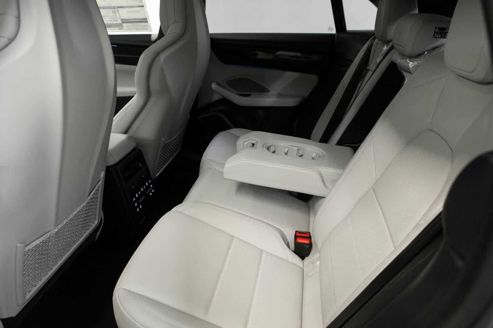 New 2026 Porsche Macan Turbo Electric AWD/4WD image 32