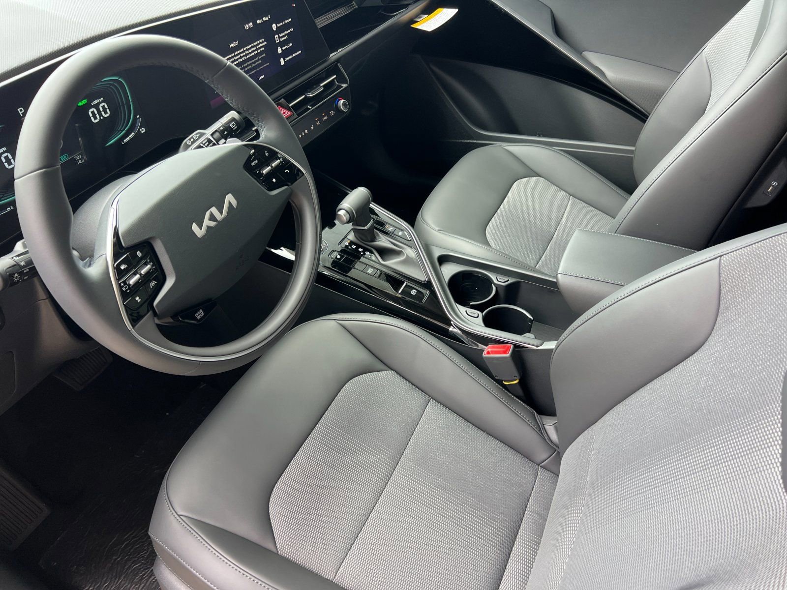 New 2026 Kia Niro EX FWD image 10