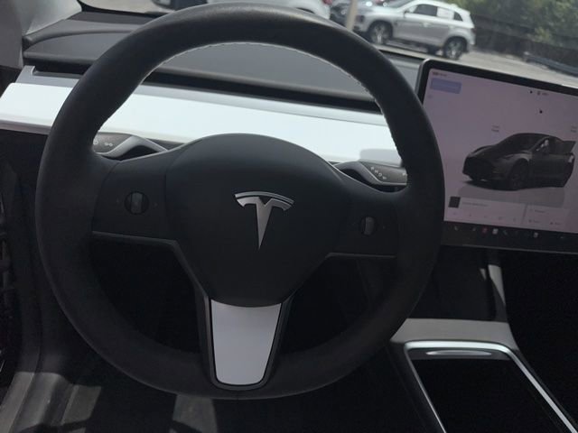 Used 2024 Tesla Model Y Long Range RWD image 9