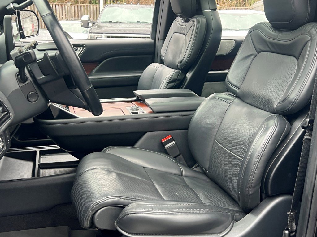 Used 2022 Lincoln Navigator Reserve image 19