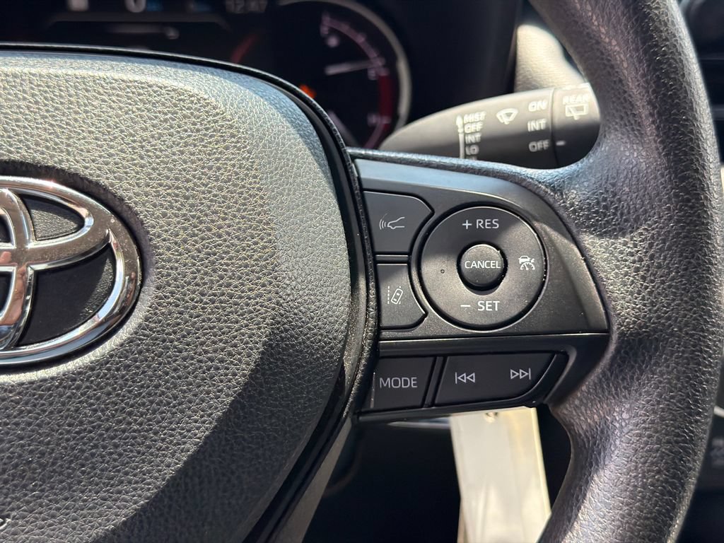 Used 2025 Toyota RAV4 LE AWD/4WD image 30