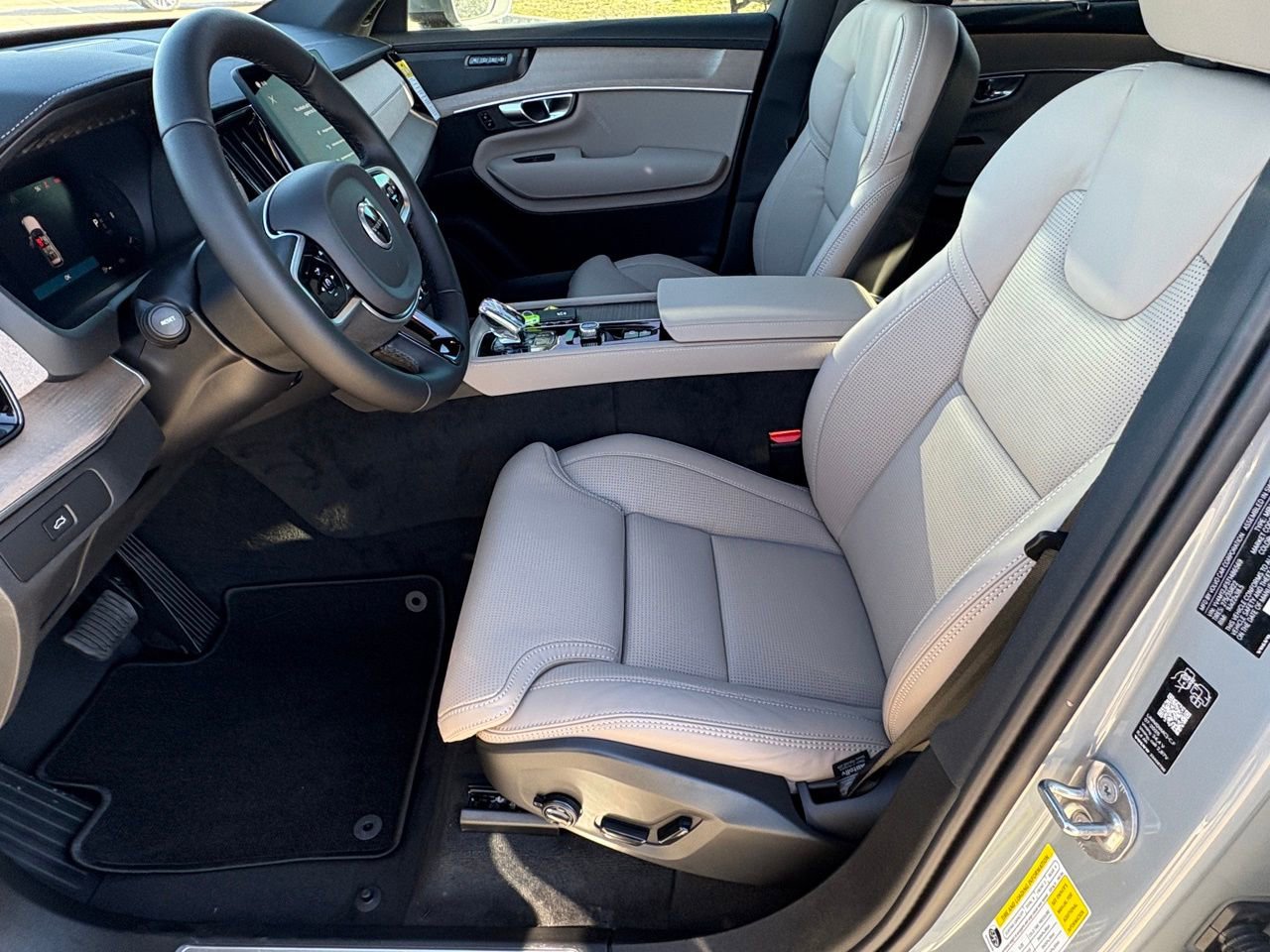 New 2026 Volvo XC90 B5 Ultra w/ Protection Package Premier image 19