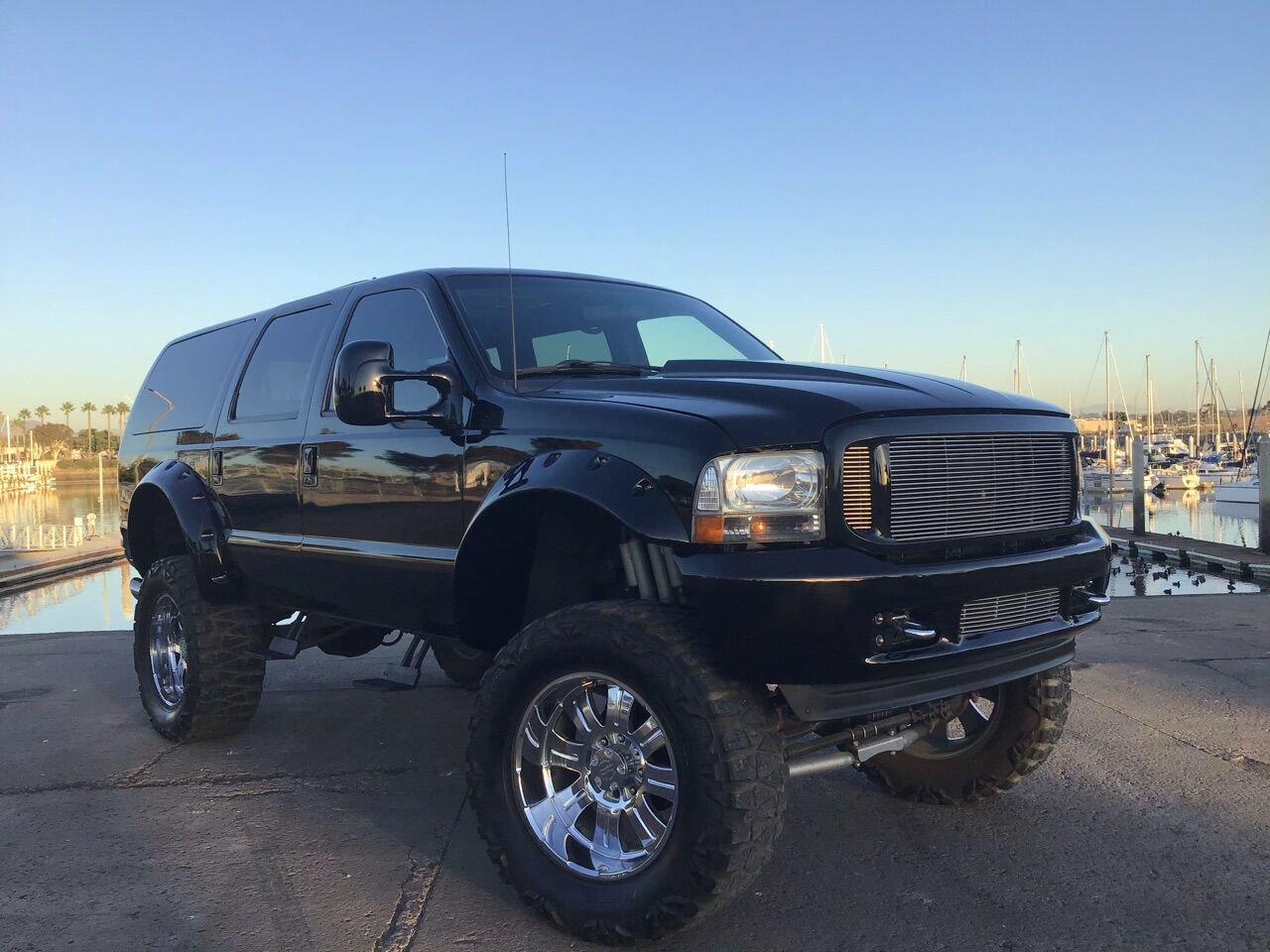 Used 2001 Ford Excursion XLT AWD/4WD image 1