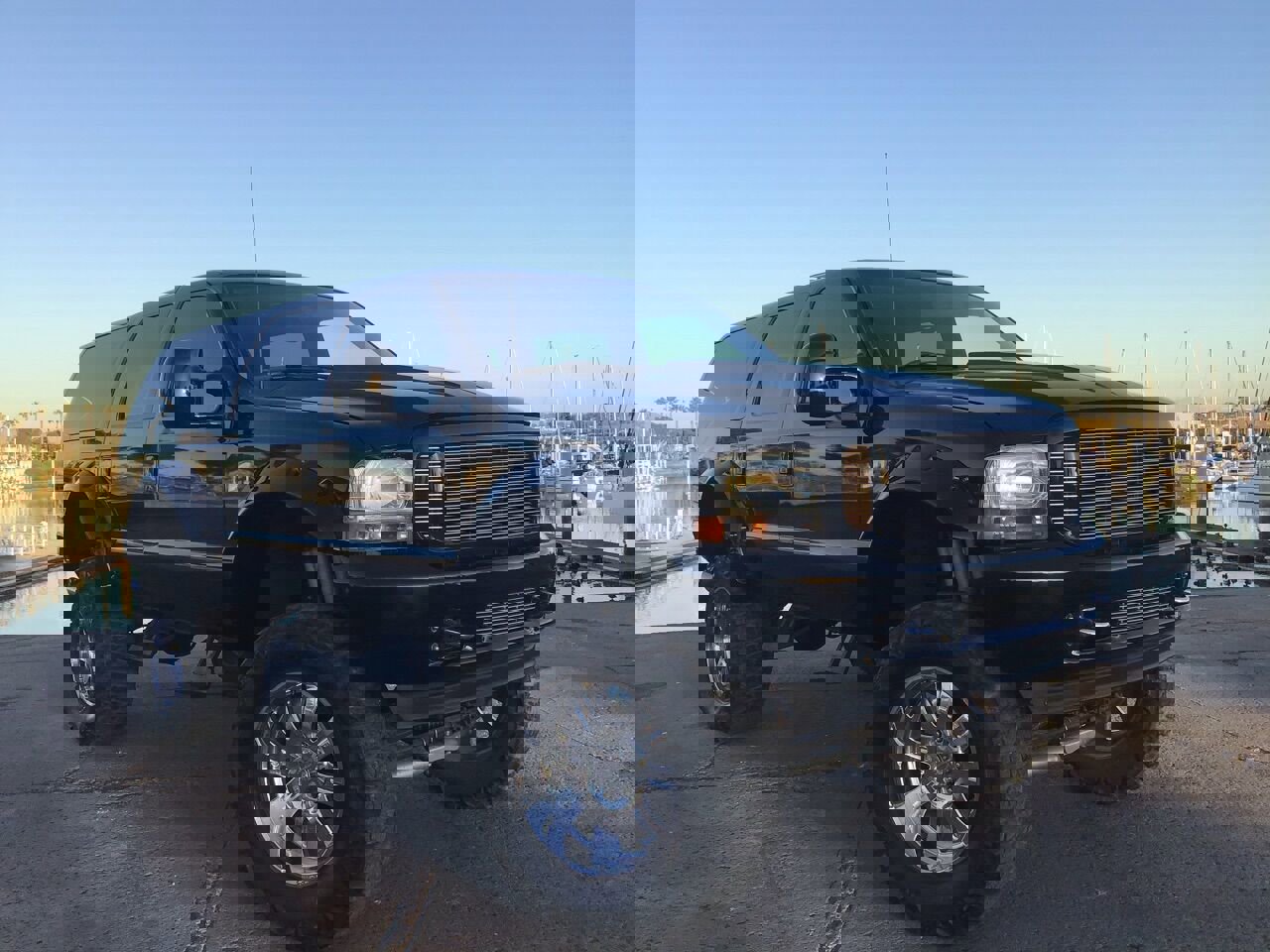 Used 2001 Ford Excursion XLT image 1