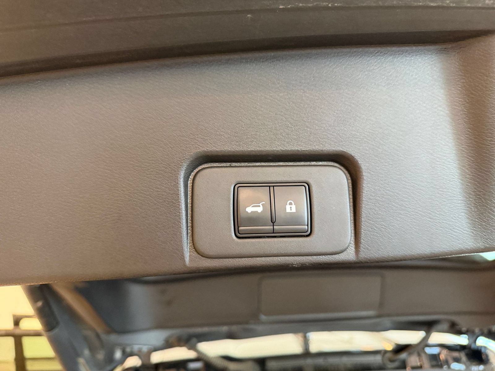 Used 2025 Nissan Rogue SV FWD image 22