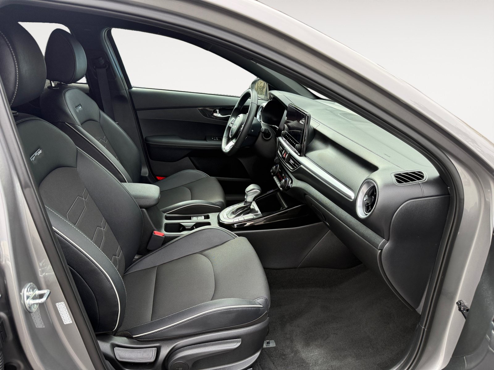 Used 2023 Kia Forte GT-Line w/ GT-Line Technology Package FWD image 19