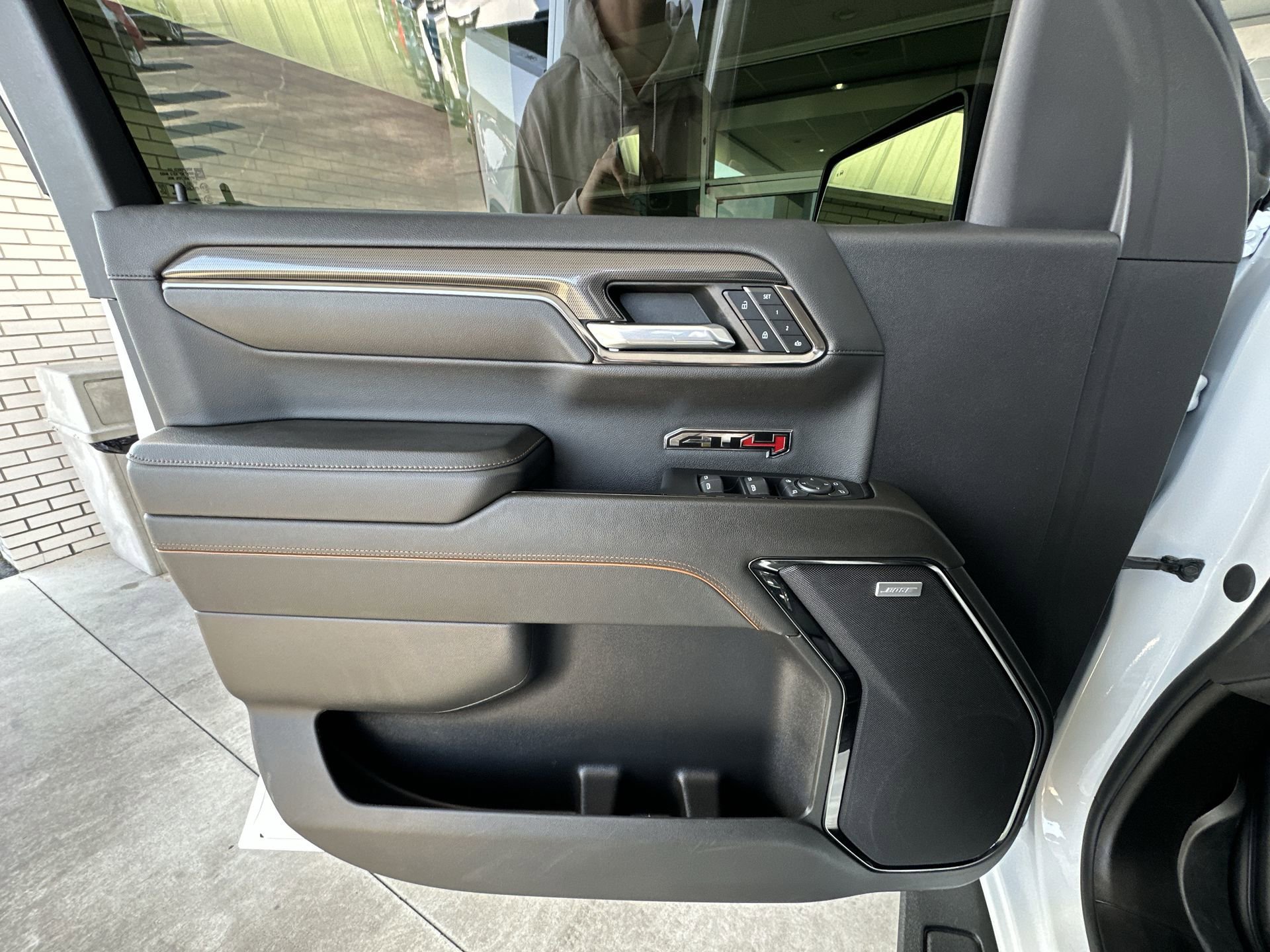 Used 2024 GMC Sierra 1500 AT4 w/ Technology Package AWD/4WD image 23
