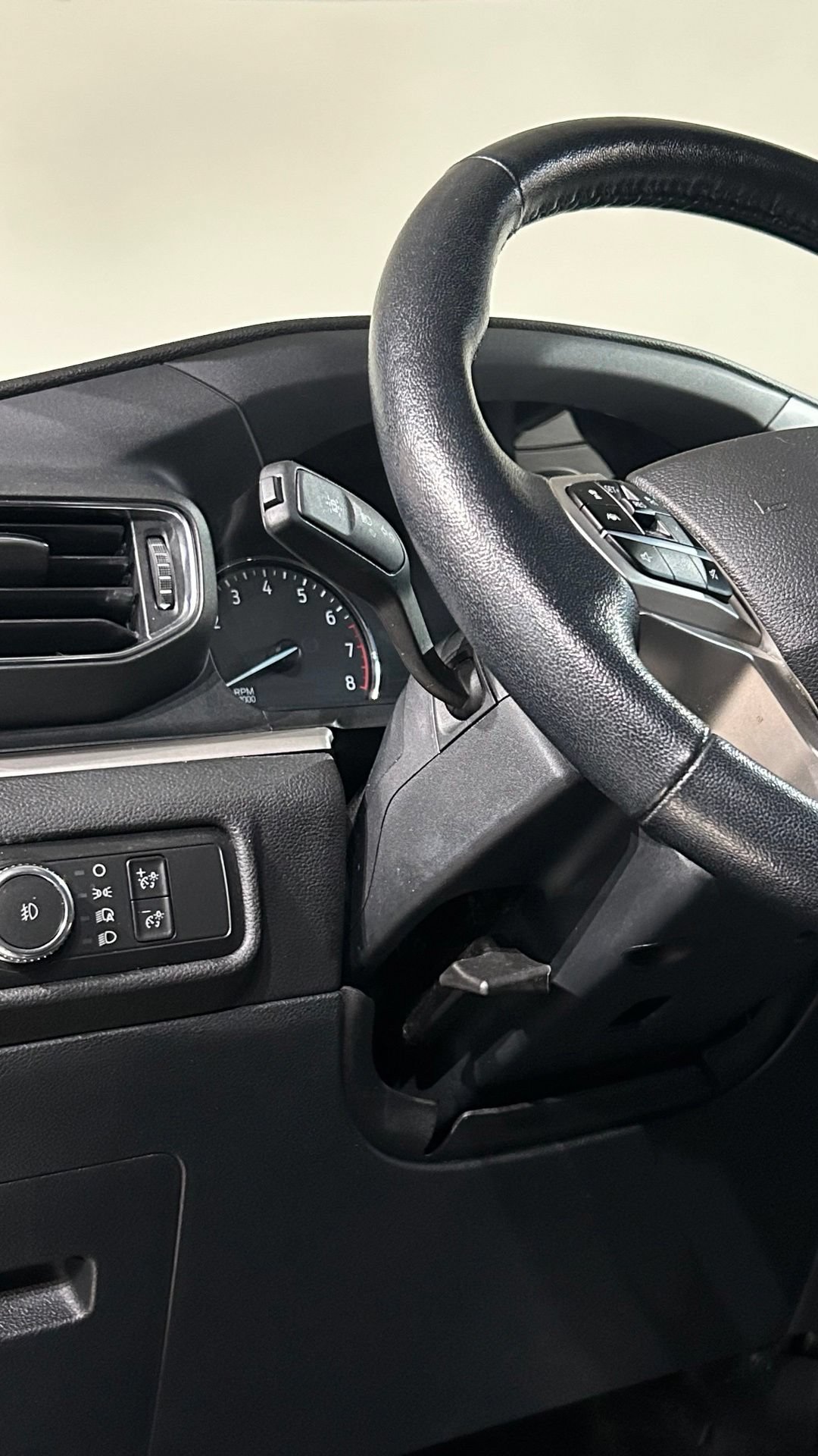 Used 2022 Ford Explorer XLT w/ Equipment Group 202A AWD/4WD image 48
