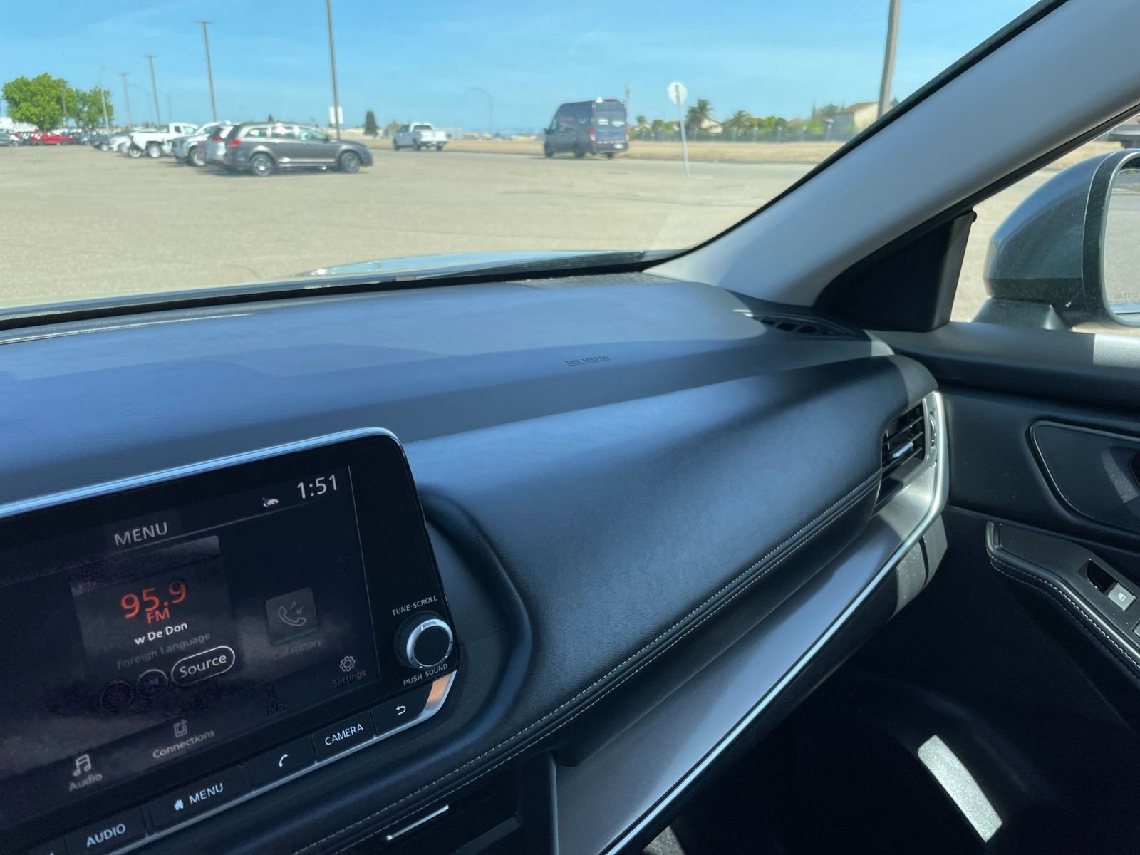 Used 2025 Nissan Rogue SV image 37