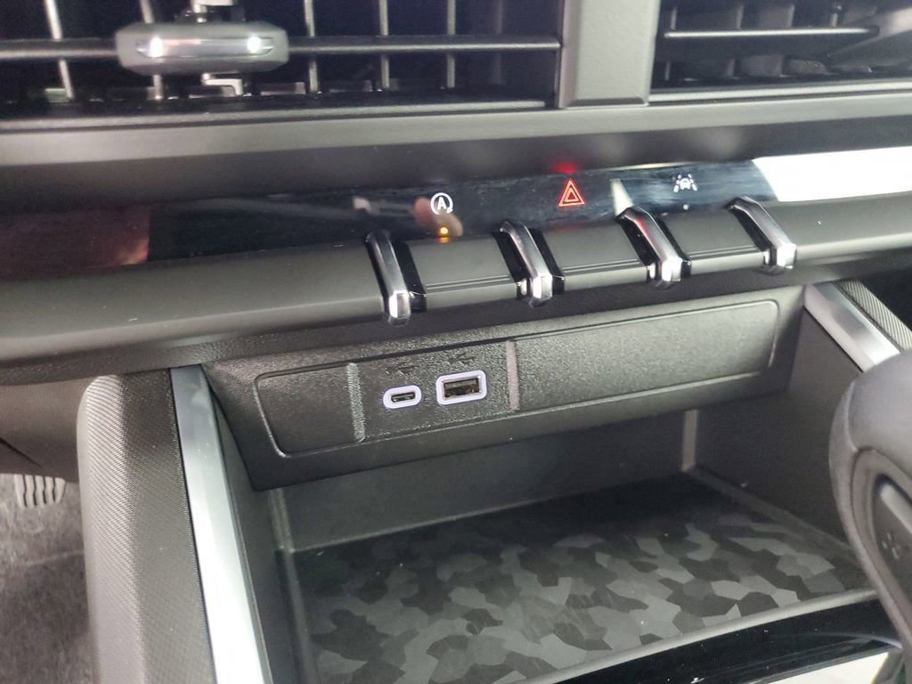 Used 2025 Chevrolet Colorado W/T image 18