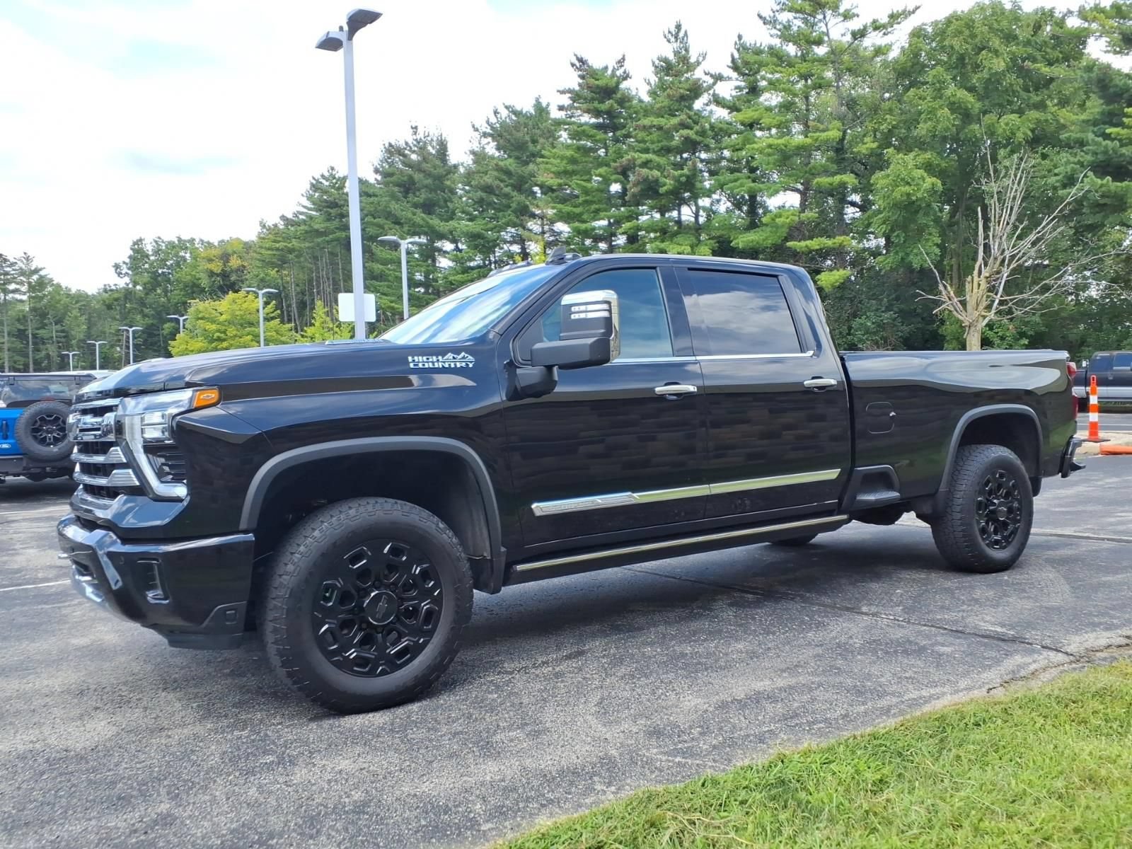 Used 2024 Chevrolet Silverado 3500 High Country w/ High Country Premium Package AWD/4WD image 5