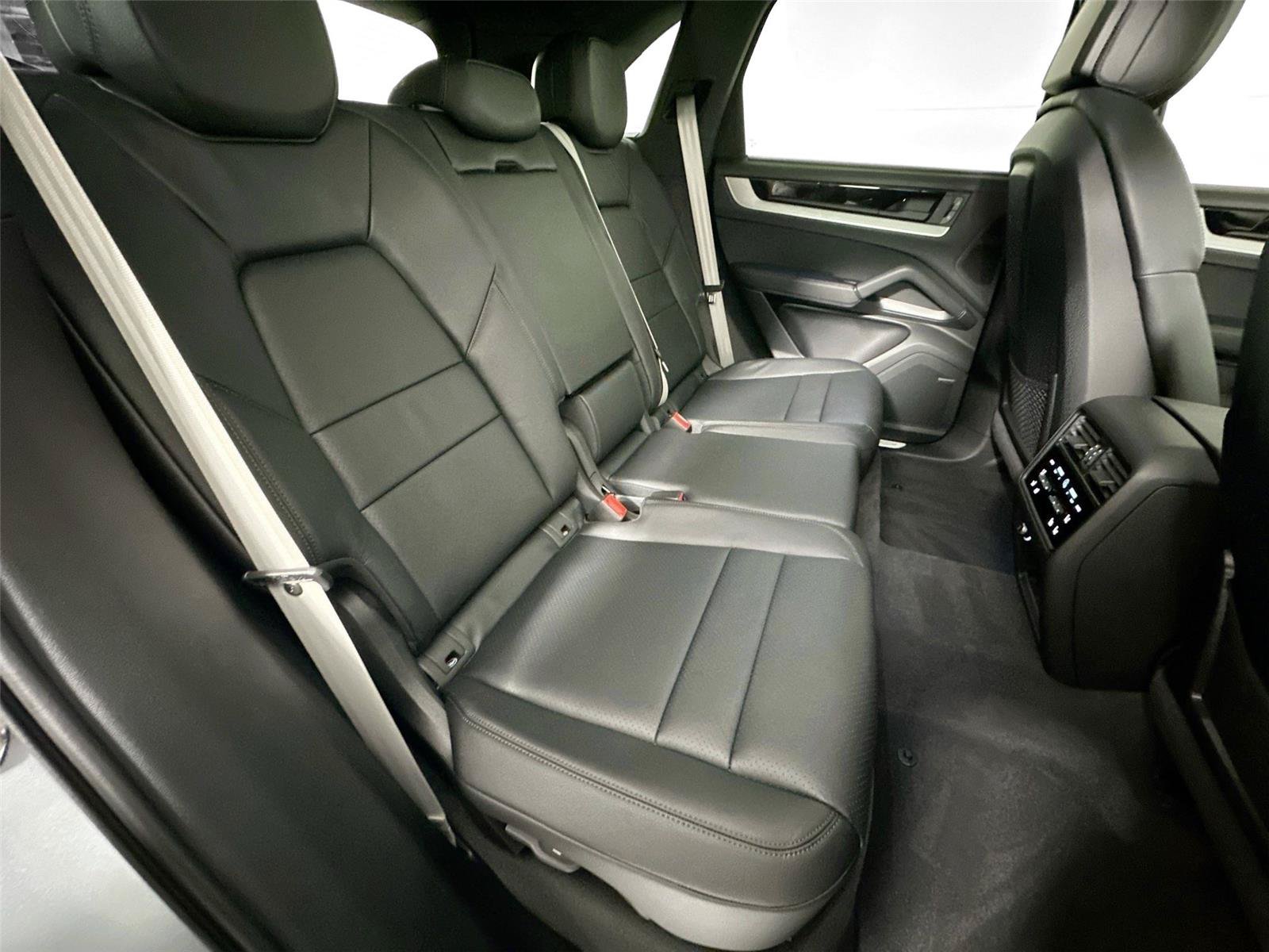 Certified 2026 Porsche Cayenne Coupe AWD/4WD image 27