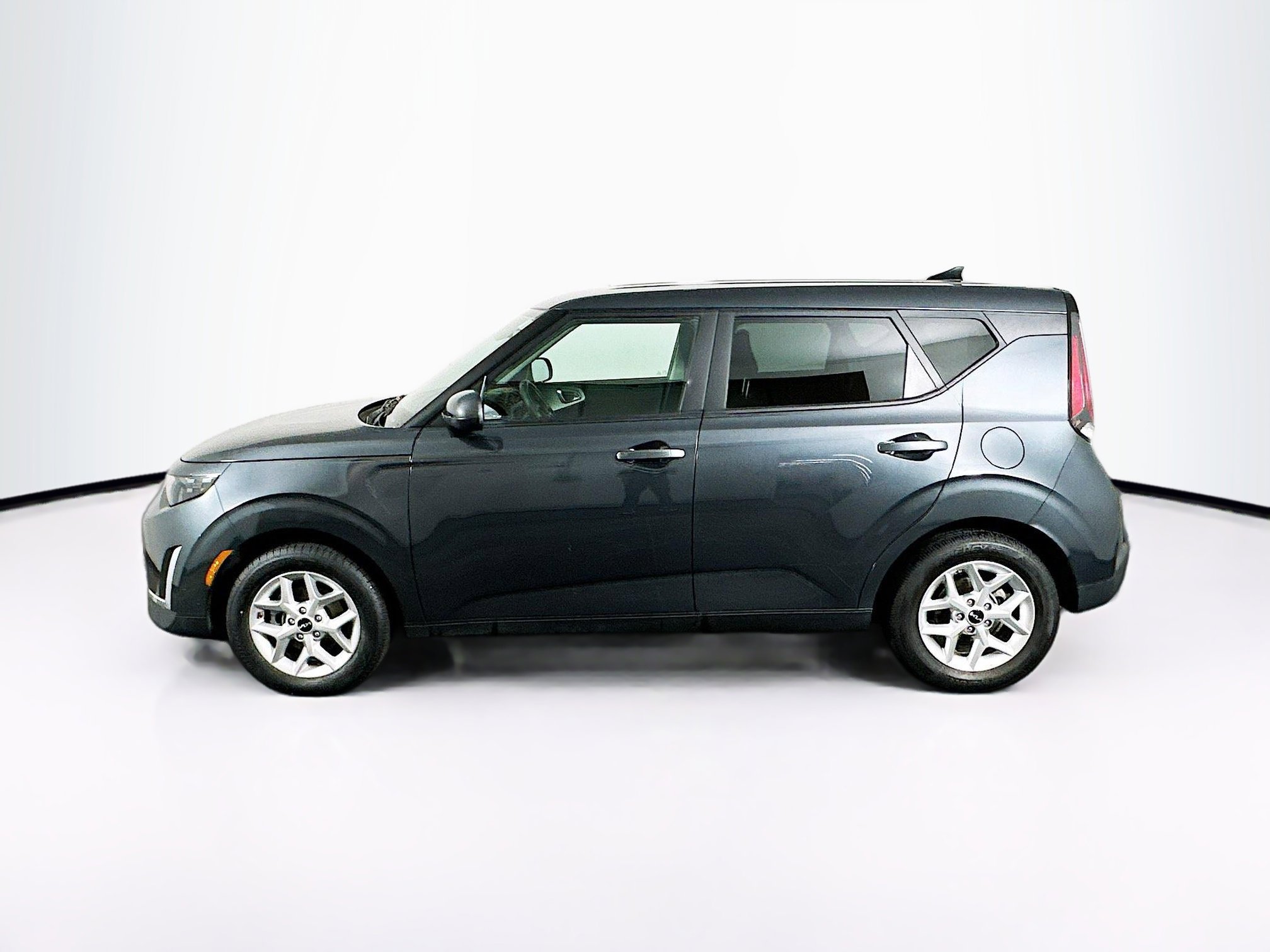 Used 2025 Kia Soul LX w/ LX Technology Package image 4