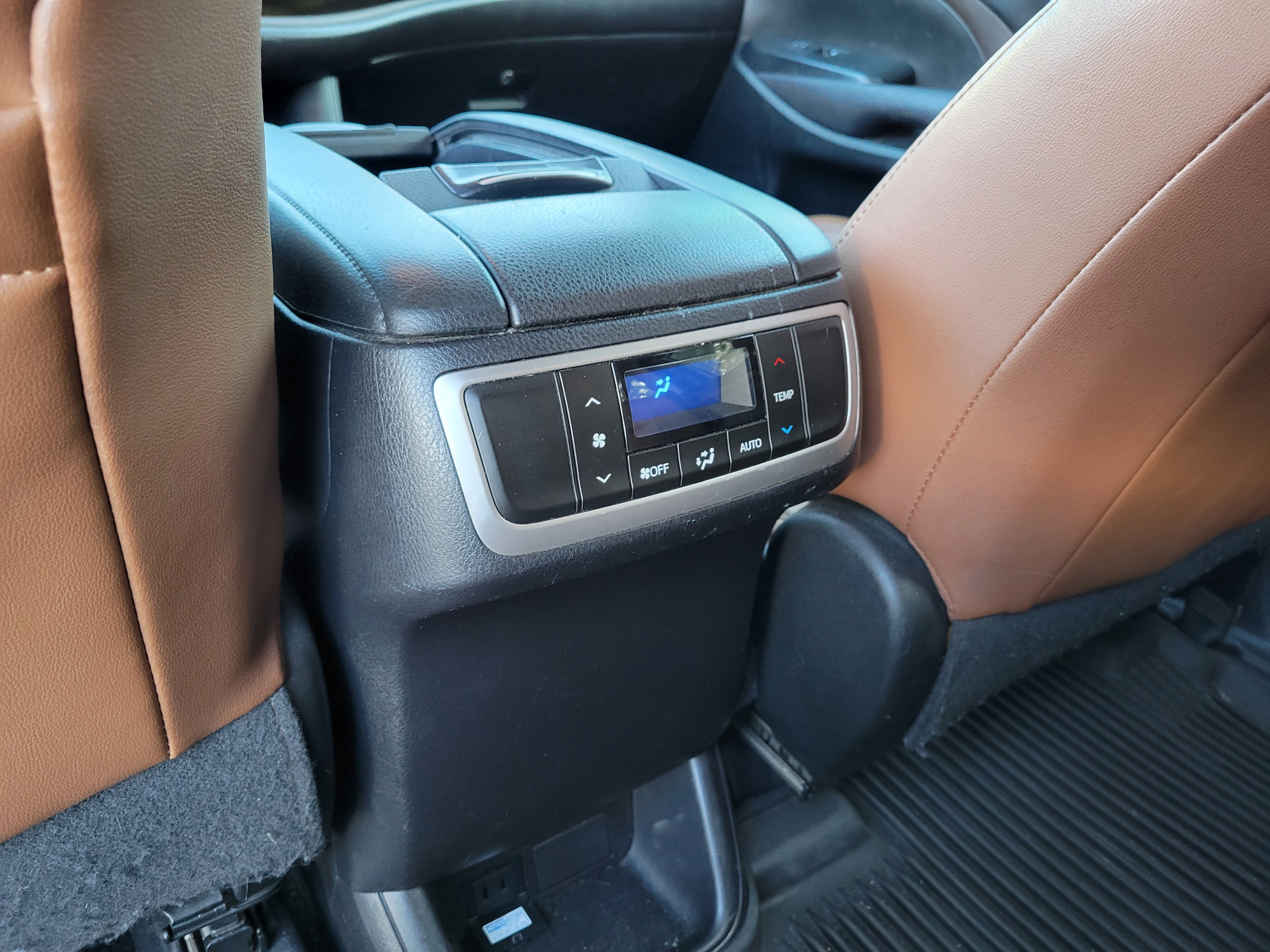 Used 2017 Toyota Highlander Limited FWD image 11