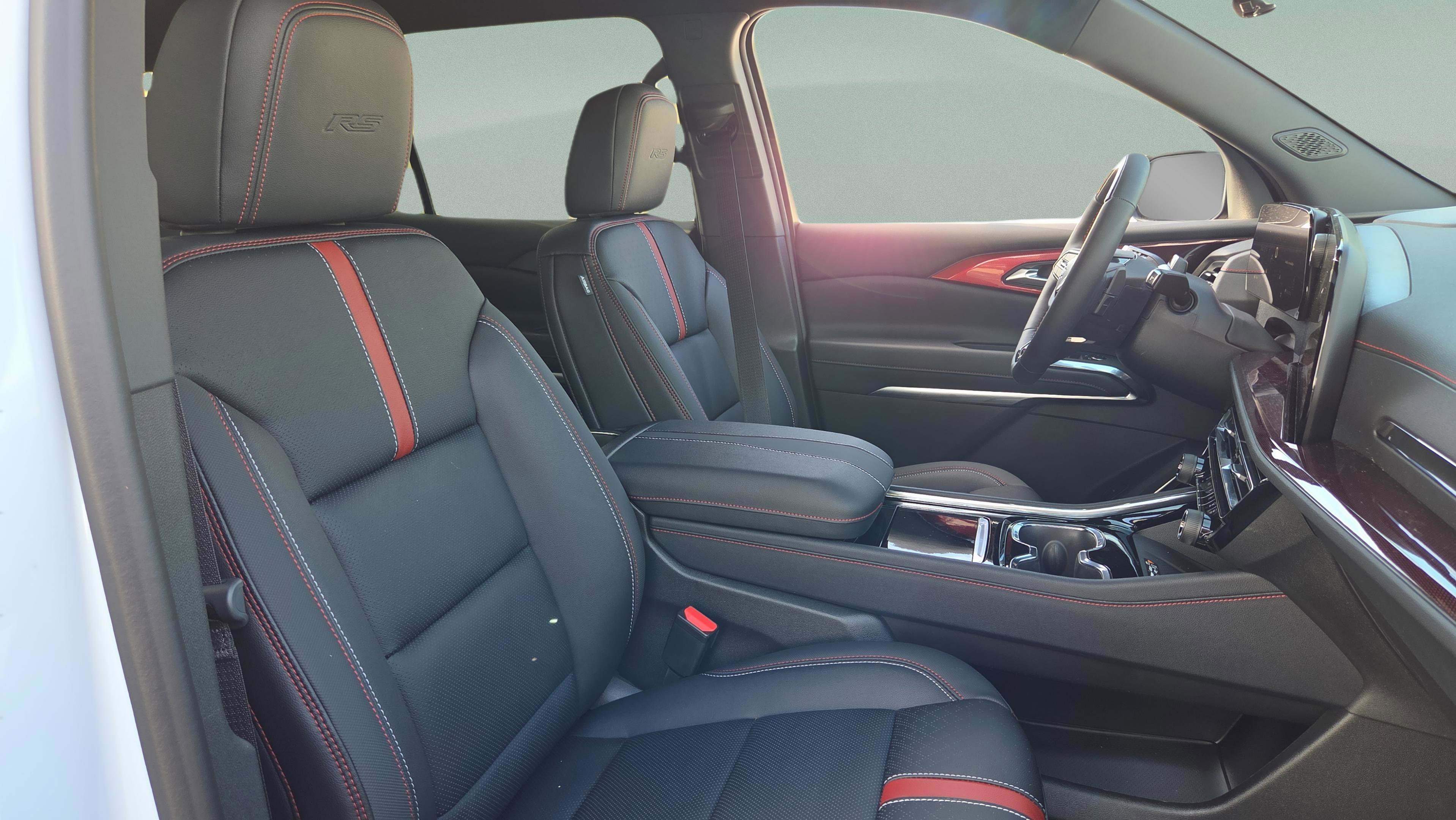 New 2026 Chevrolet Traverse RS w/ LPO, Floor Liner Package FWD image 16