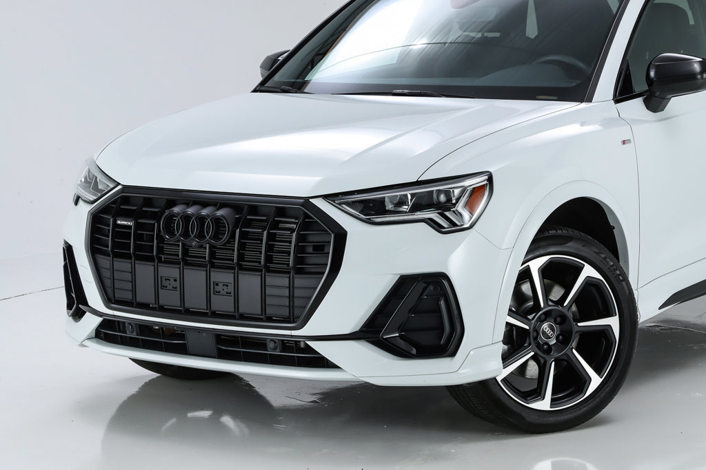 Used 2025 Audi Q3 2.0T Premium Plus w/ Premium Plus Package AWD/4WD image 3