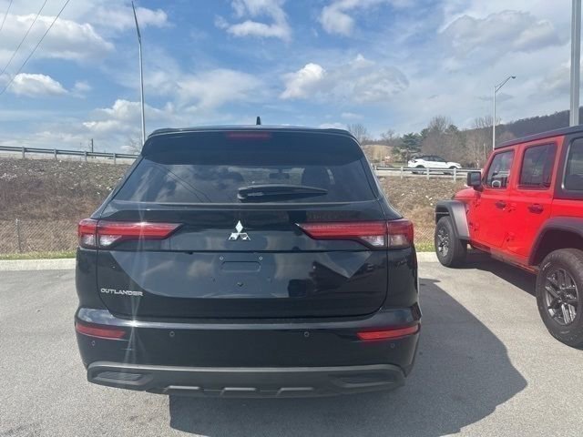 Used 2024 Mitsubishi Outlander ES image 18