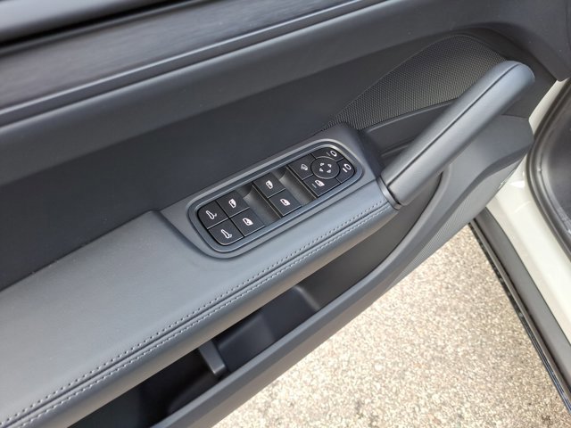 New 2026 Porsche Cayenne GTS image 25