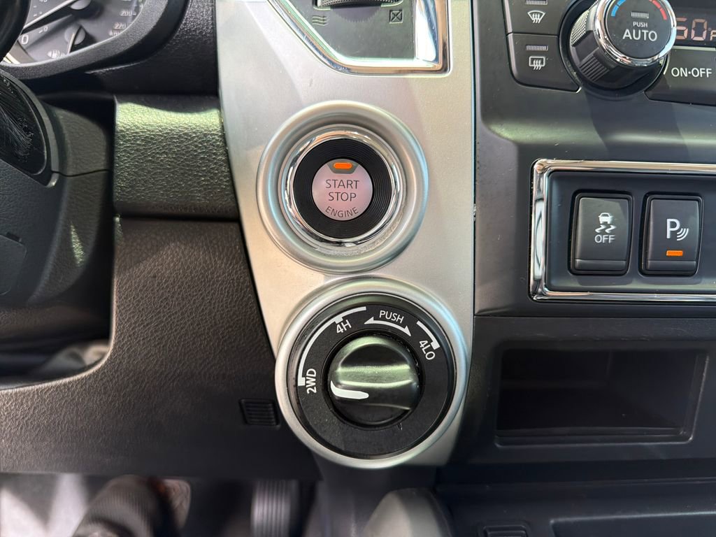 Used 2018 Nissan Titan SL AWD/4WD image 37