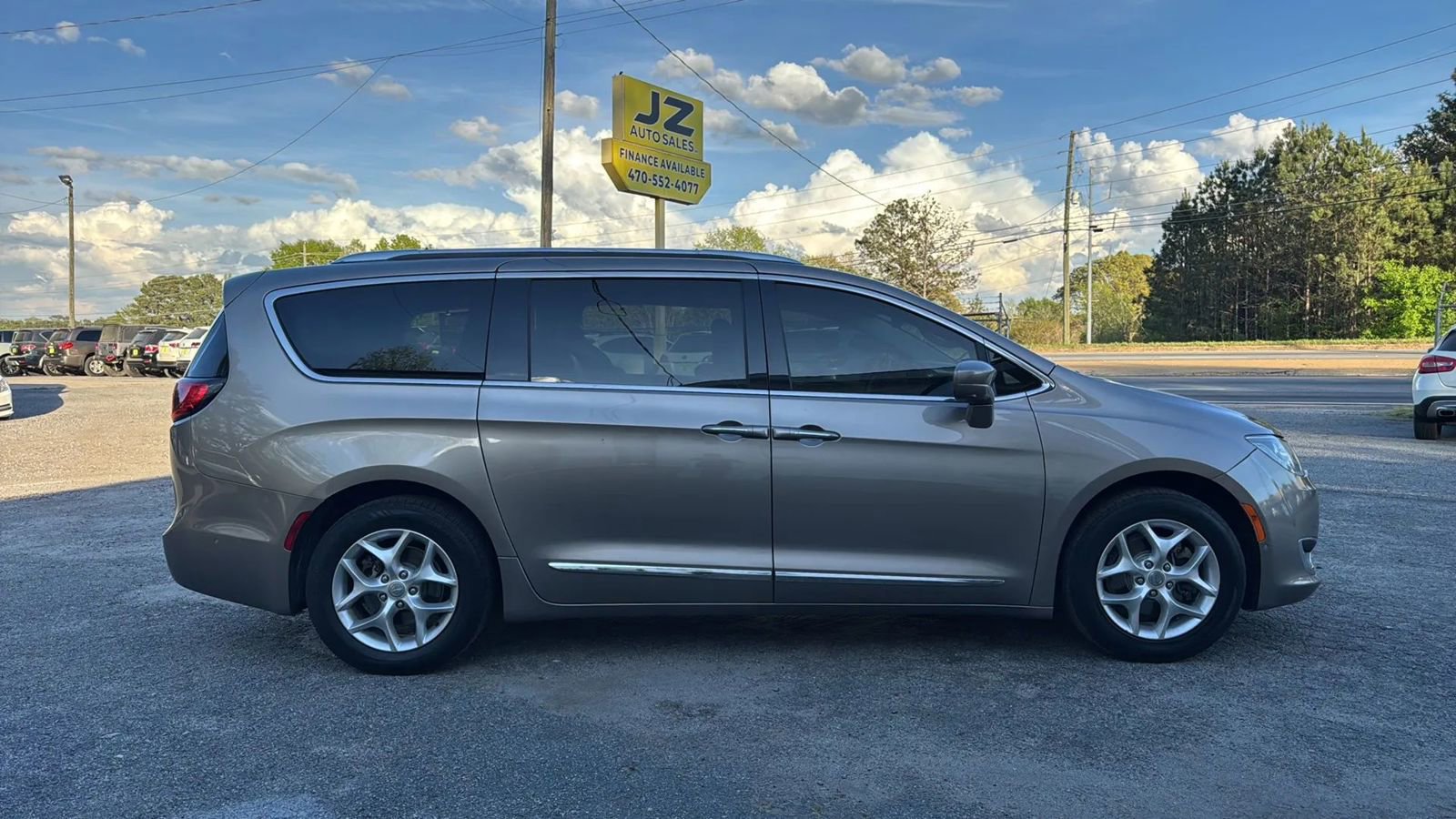 Used 2018 Chrysler Pacifica Touring-L Plus w/ Advanced Safetytec Group image 6