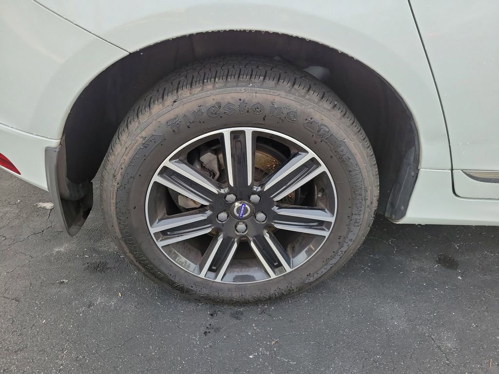 Used 2017 Volvo XC60 T5 Dynamic w/ Preferred Option Package image 11