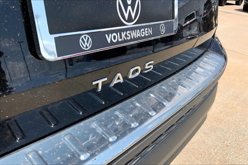 Used 2023 Volkswagen Taos SE w/ Black Wheel Package FWD image 8