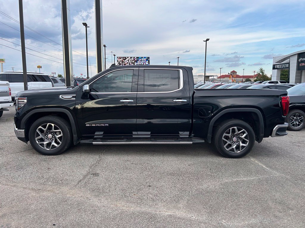 Used 2022 GMC Sierra 1500 SLT RWD image 2