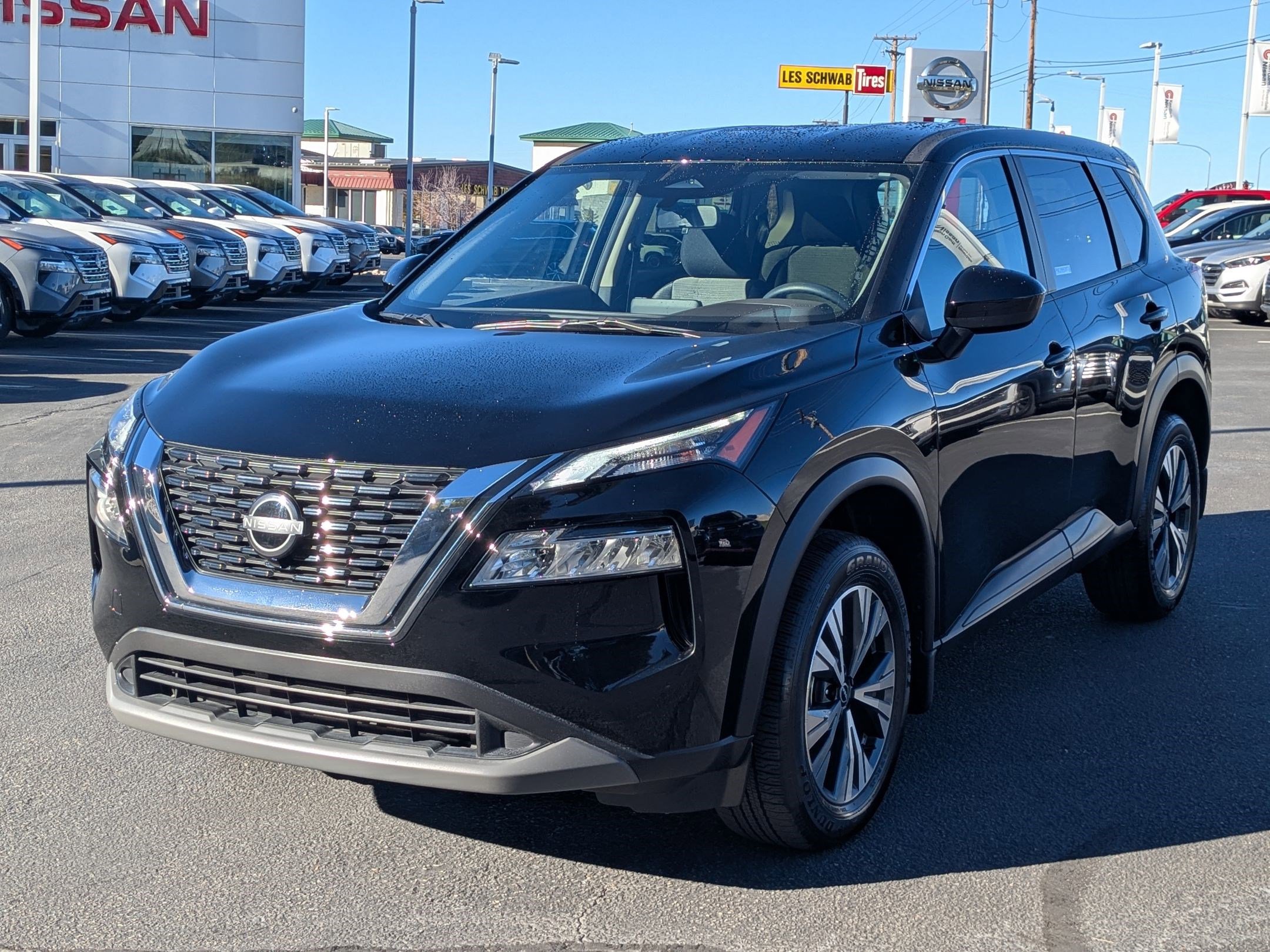 Used 2023 Nissan Rogue SV image 10