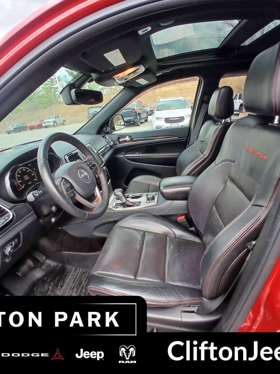 Used 2019 Jeep Grand Cherokee Trailhawk w/ Trailhawk Luxury Group AWD/4WD image 9