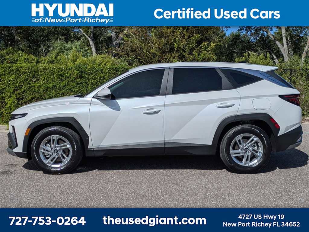 Used 2025 Hyundai Tucson SE image 2