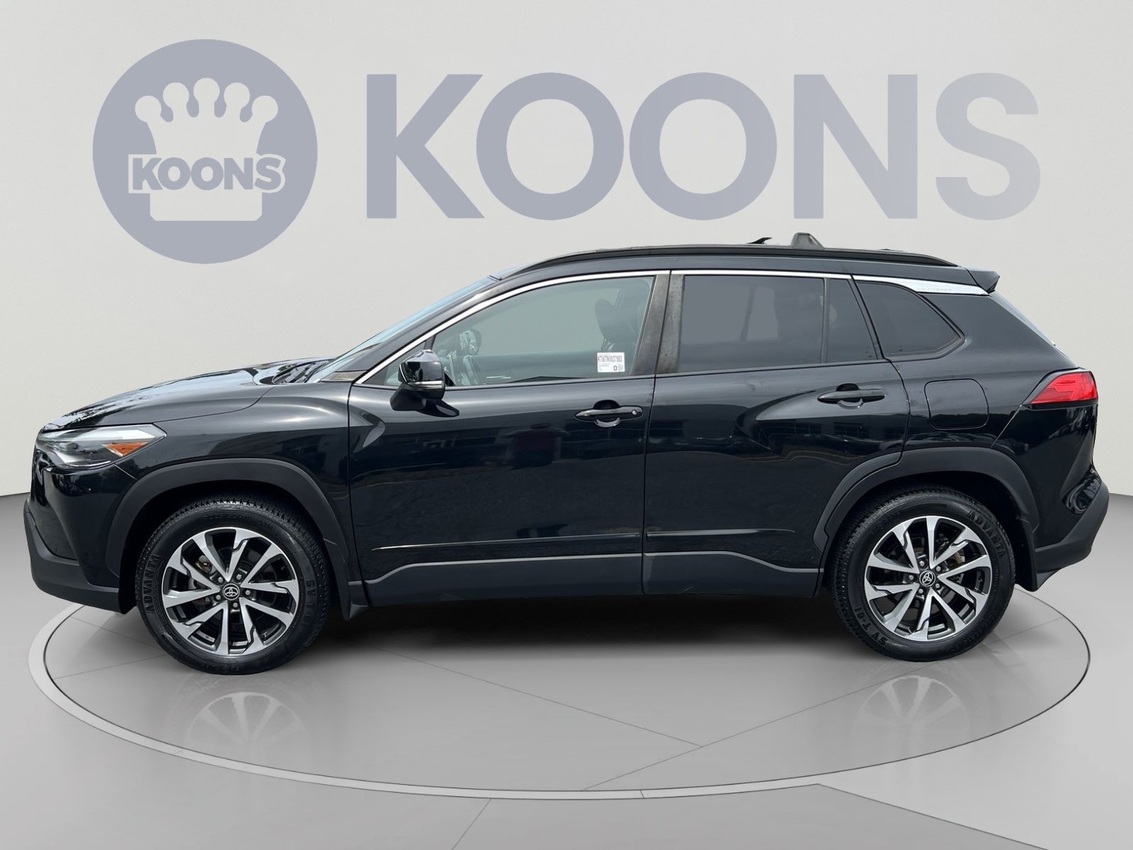Used 2022 Toyota Corolla Cross XLE w/ Convenience Package AWD/4WD image 2