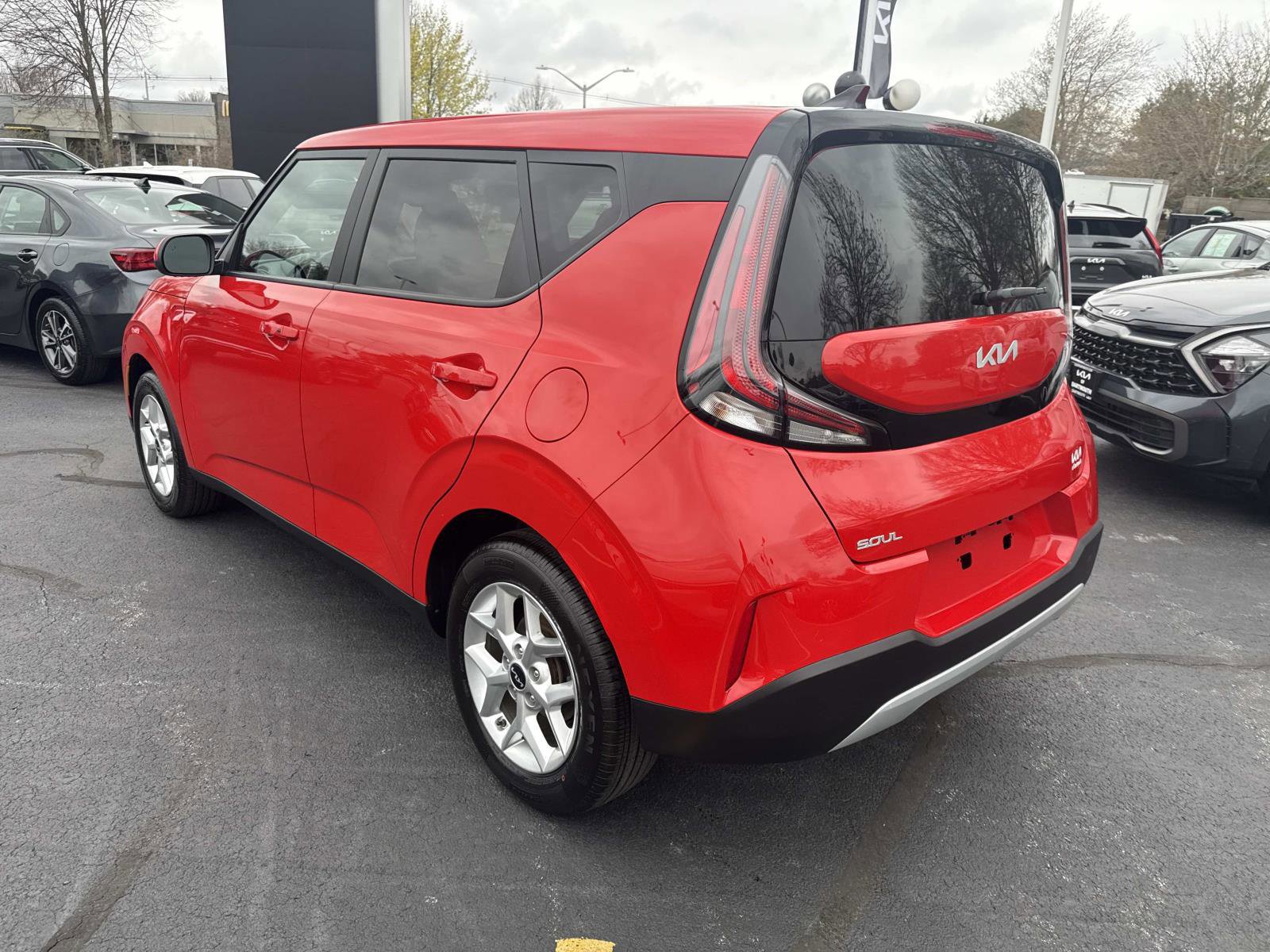 Used 2023 Kia Soul S FWD image 3