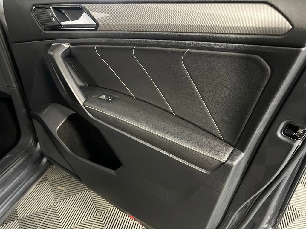Used 2022 Volkswagen Tiguan SE image 32