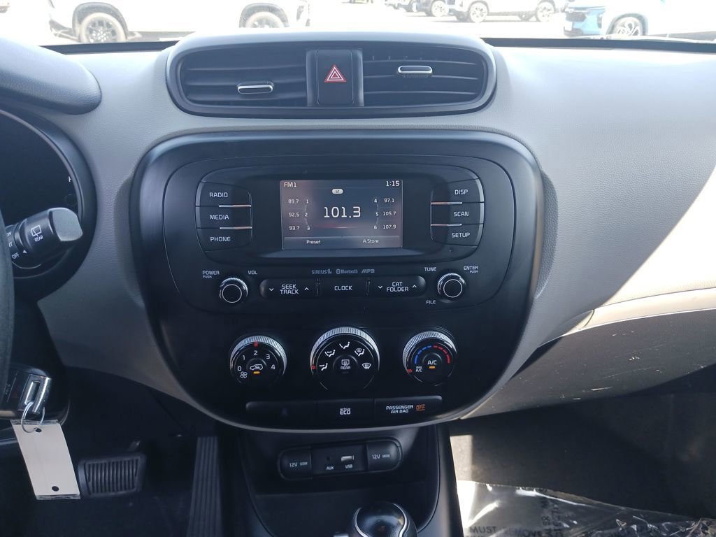Used 2016 Kia Soul + image 18