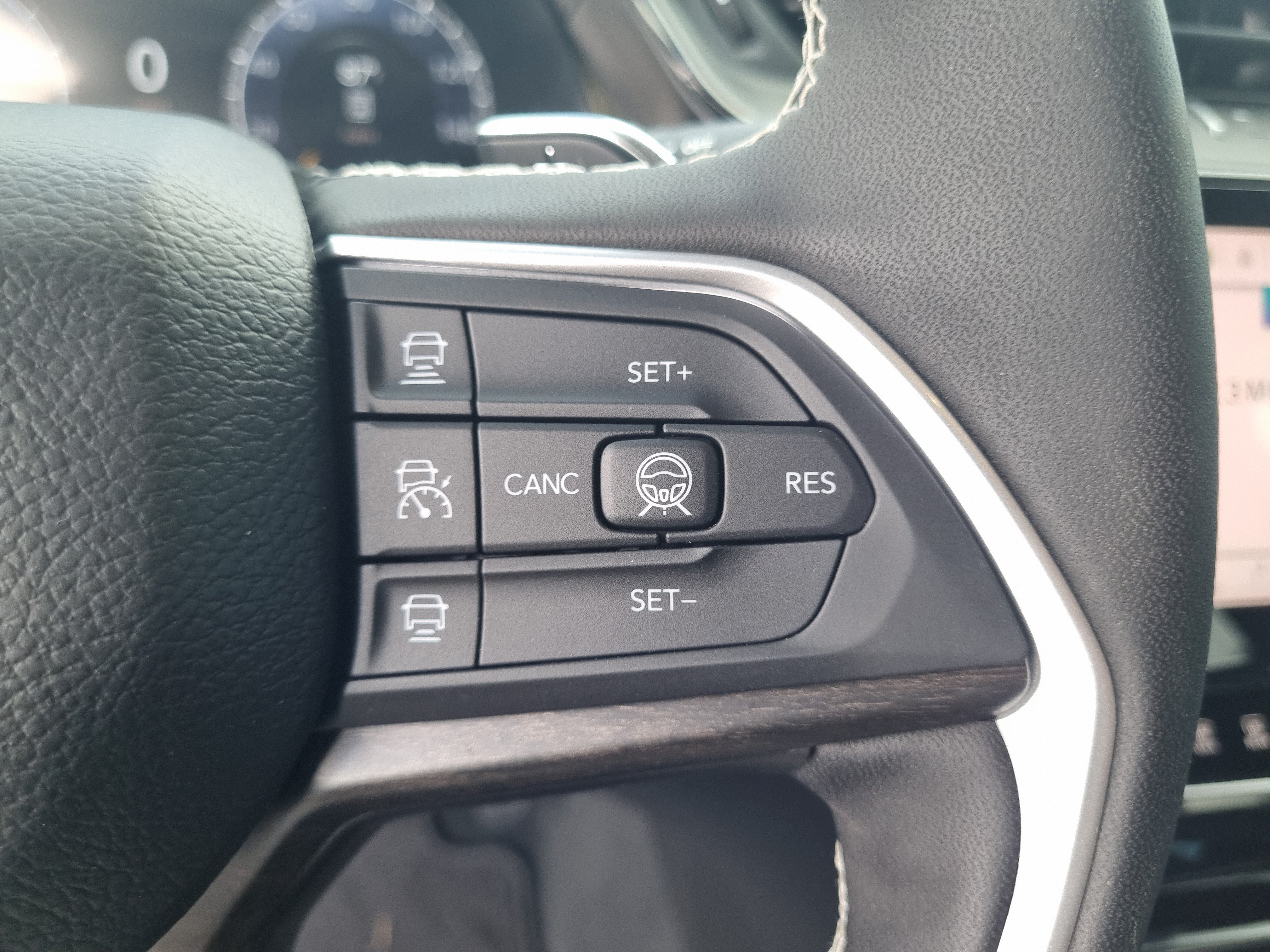 Used 2026 Jeep Grand Cherokee L Limited w/ Limited Altitude Package RWD image 26