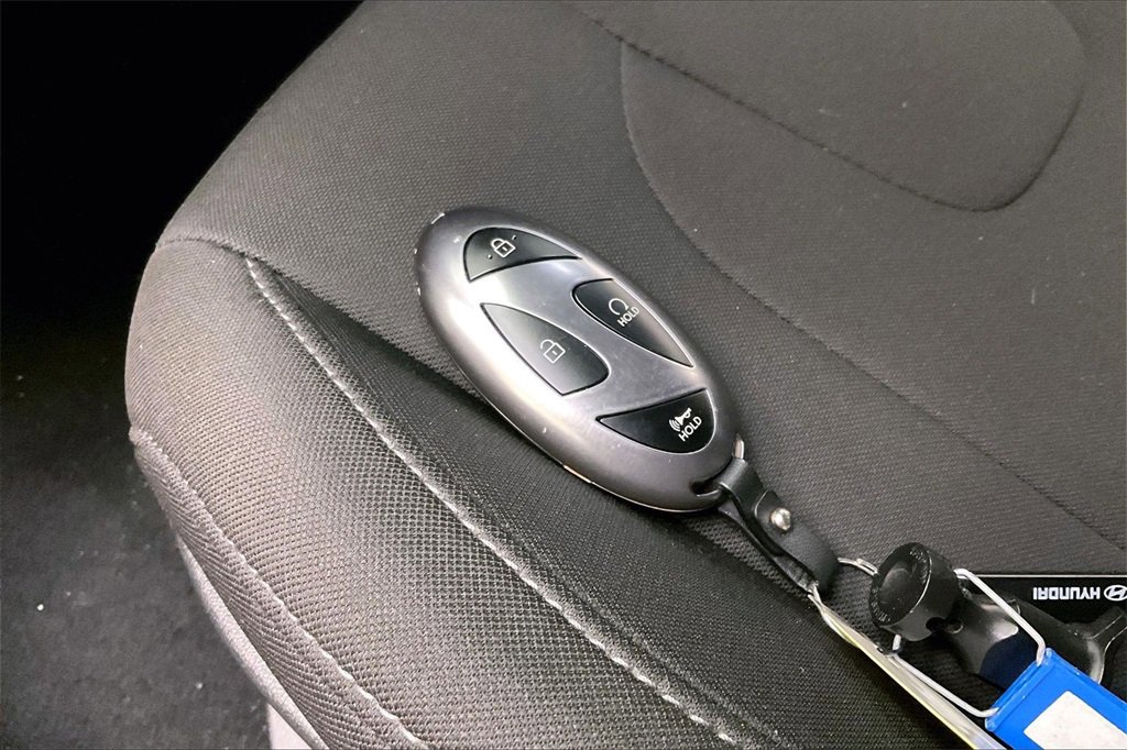 Certified 2025 Hyundai Elantra SEL image 9