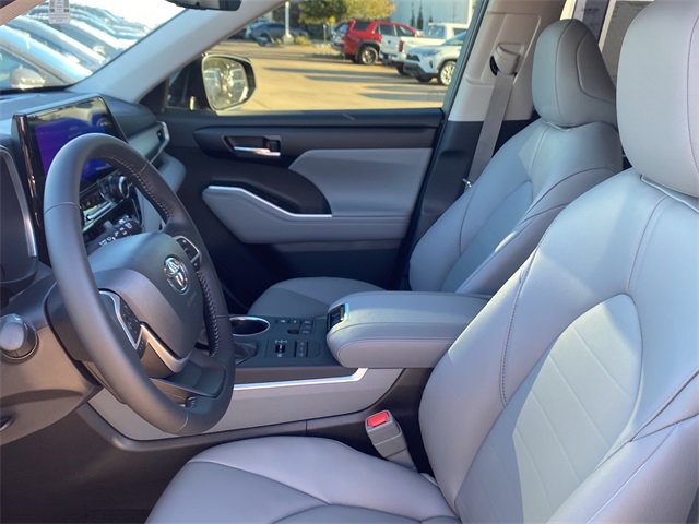 New 2026 Toyota Highlander XLE image 15
