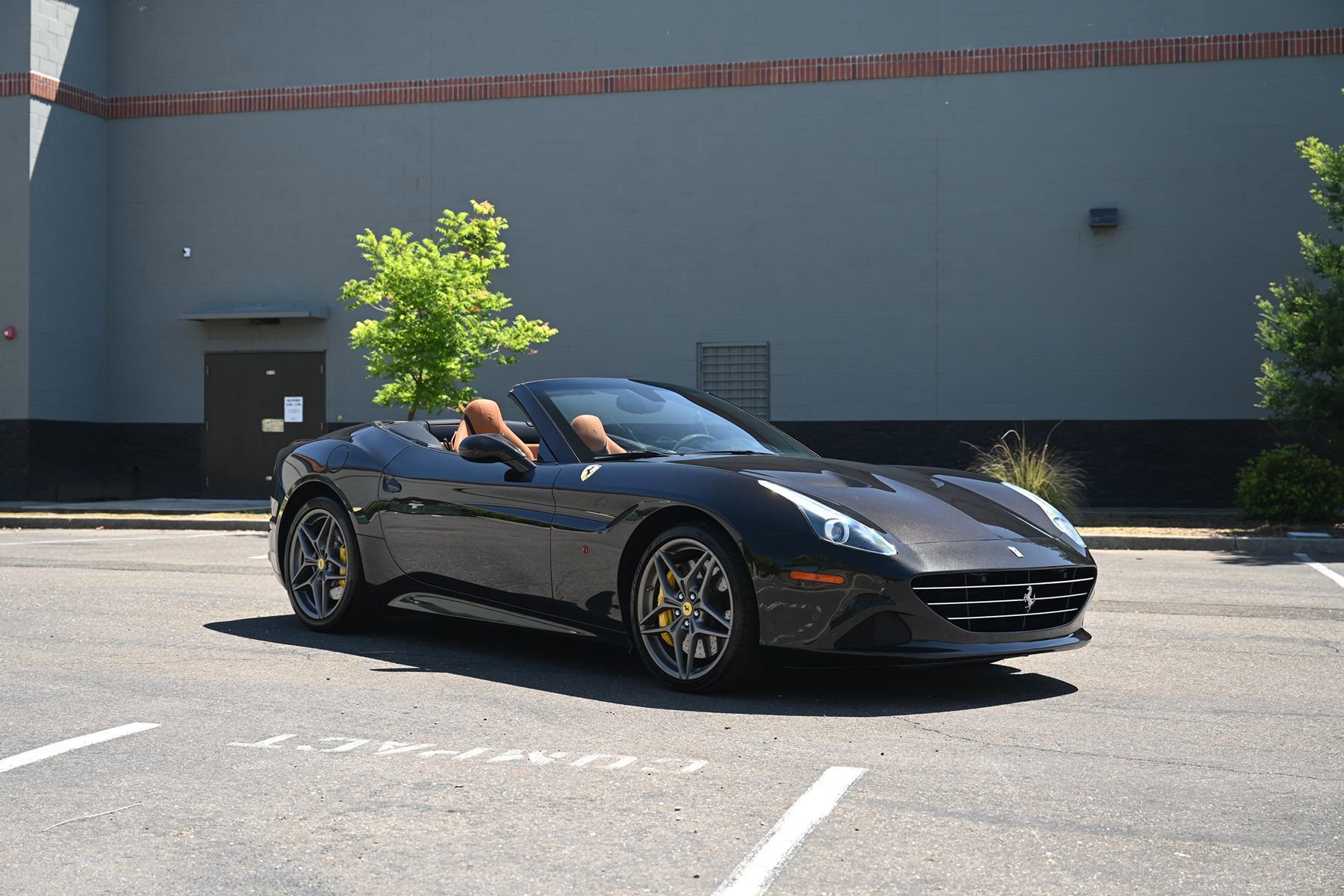 Used 2016 Ferrari California T RWD image 2